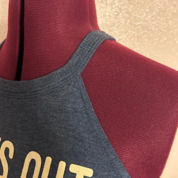 Works out but clearly loves carbs District Charcoal Tee size Menium - Picture 3 of 4